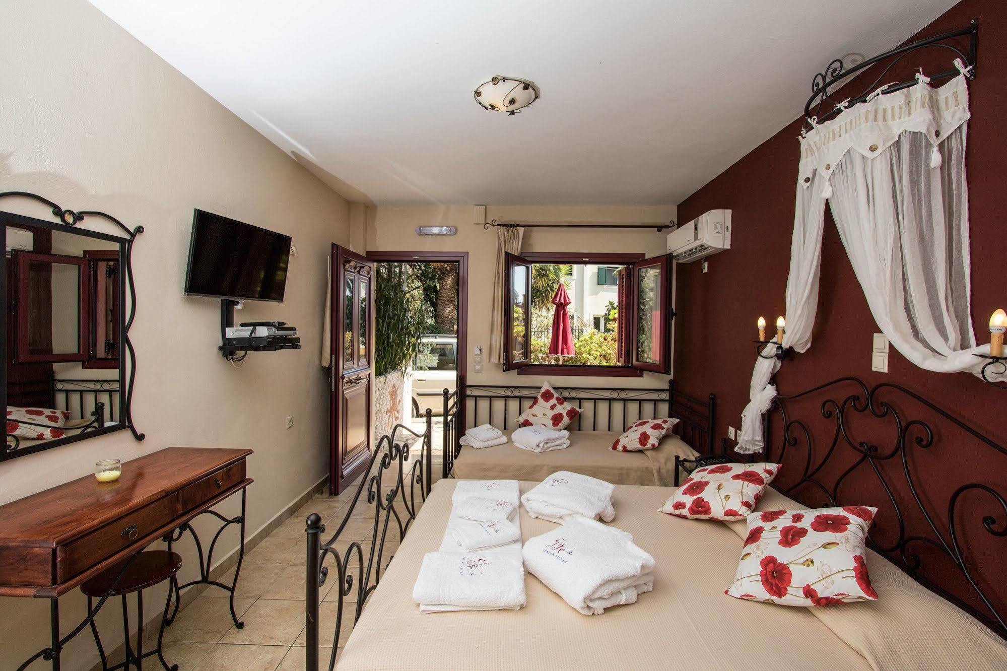 Greka Ionian Suites Айя-Евфимия Экстерьер фото